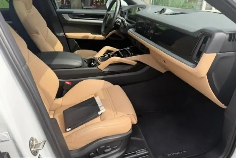 Porsche Cayenne din 2025 cu 21.700 km - oferta POR226081 - foto 6