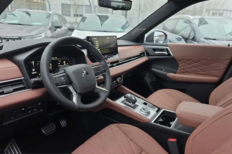 Mitsubishi Plug-in Hybrid Outlander din 2025 cu 15.998 km - oferta MIT226159 - foto 9