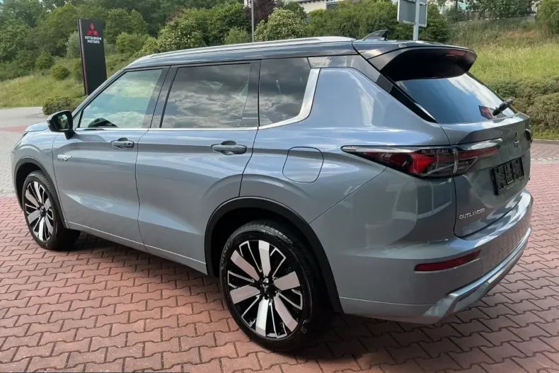 Mitsubishi Plug-in Hybrid Outlander din 2025 cu 15.086 km - oferta MIT226165 - foto 10