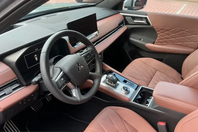 Mitsubishi Plug-in Hybrid Outlander din 2025 cu 15.086 km - oferta MIT226165 - foto 11