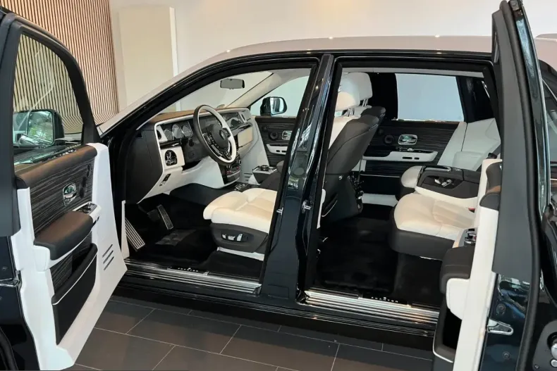 Rolls-Royce Phantom din 2024 cu 9.882 km - oferta ROL226190 - foto 8
