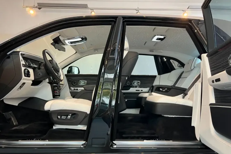 Rolls-Royce Phantom din 2024 cu 9.882 km - oferta ROL226190 - foto 9