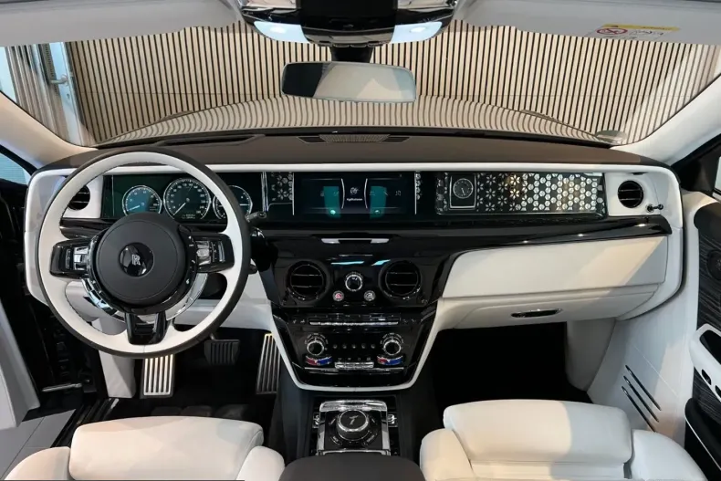 Rolls-Royce Phantom din 2024 cu 9.882 km - oferta ROL226190 - foto 12