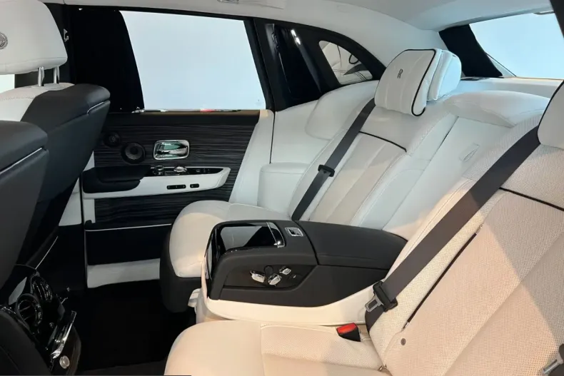 Rolls-Royce Phantom din 2024 cu 9.882 km - oferta ROL226190 - foto 13
