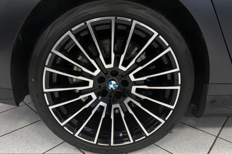 BMW M760 (Seria 7) din 2024 cu 29.235 km - oferta BMW226191 - foto 8