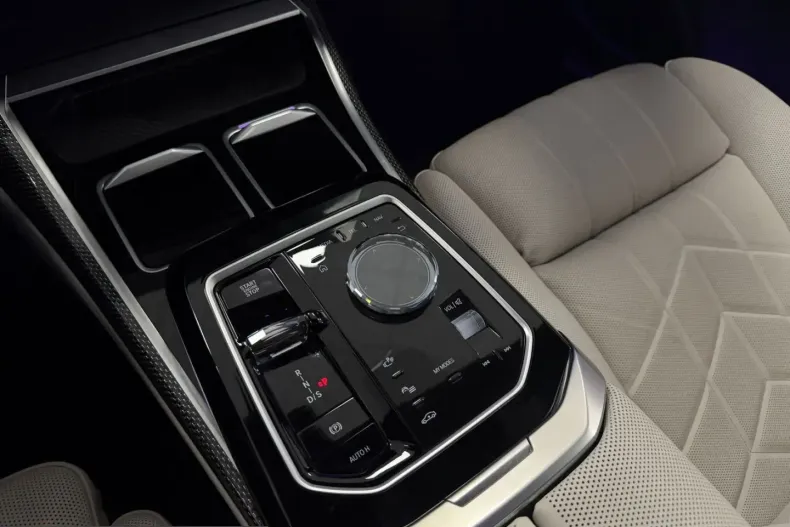 BMW M760 (Seria 7) din 2024 cu 29.235 km - oferta BMW226191 - foto 13