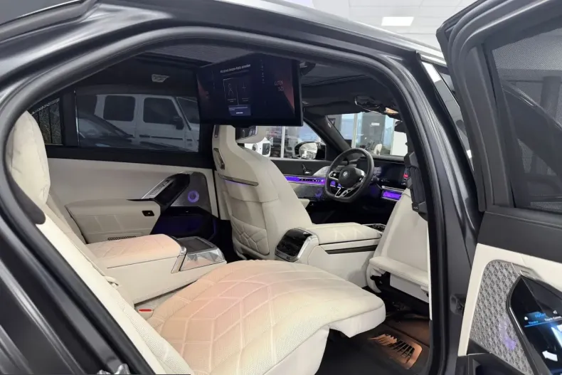BMW M760 (Seria 7) din 2024 cu 29.235 km - oferta BMW226191 - foto 20