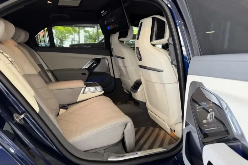 BMW 740 (Seria 7) din 2024 cu 29.990 km - oferta BMW226203 - foto 4
