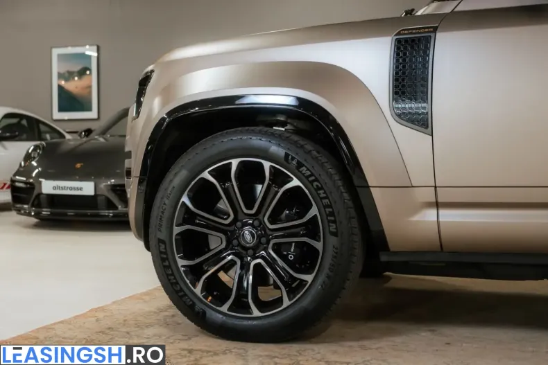 Land Rover Defender din 2025 cu 6.450 km - oferta LAN226232 - foto 8