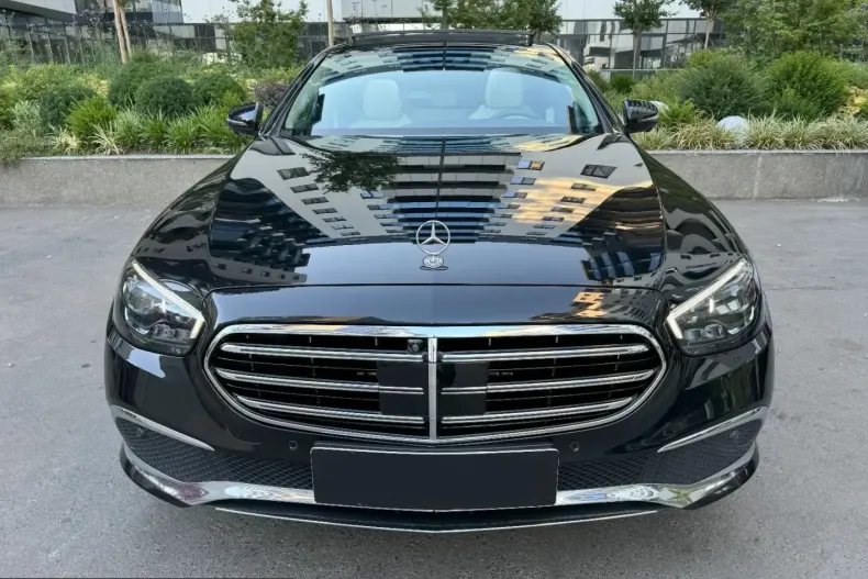 Mercedes-Benz E 300 (Clasa E) din 2021 cu 137.800 km - oferta MER226244 - foto 2