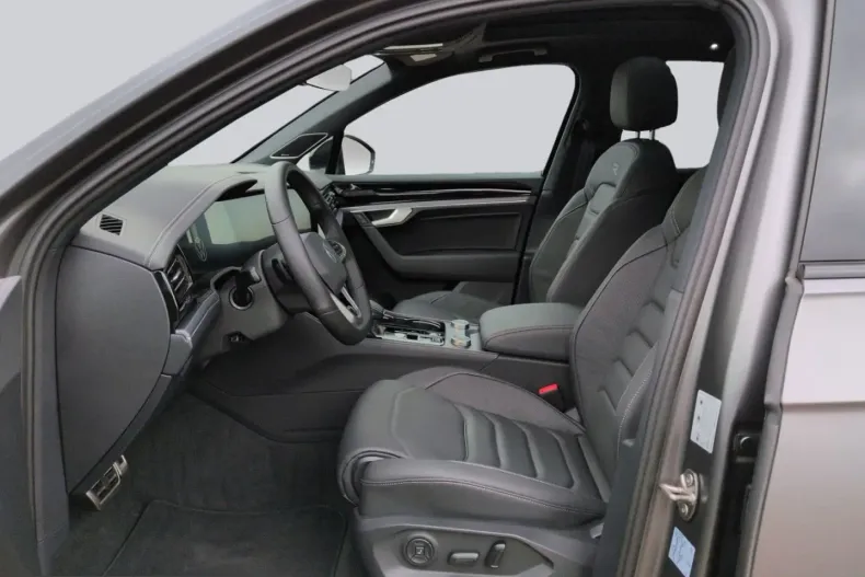 Volkswagen Touareg din 2025 cu 8.687 km - oferta VOL226248 - foto 2