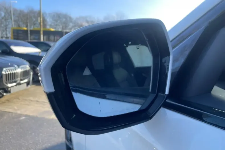 BMW i7 (Seria 7) din 2025 cu 13.533 km - oferta BMW226256 - foto 33