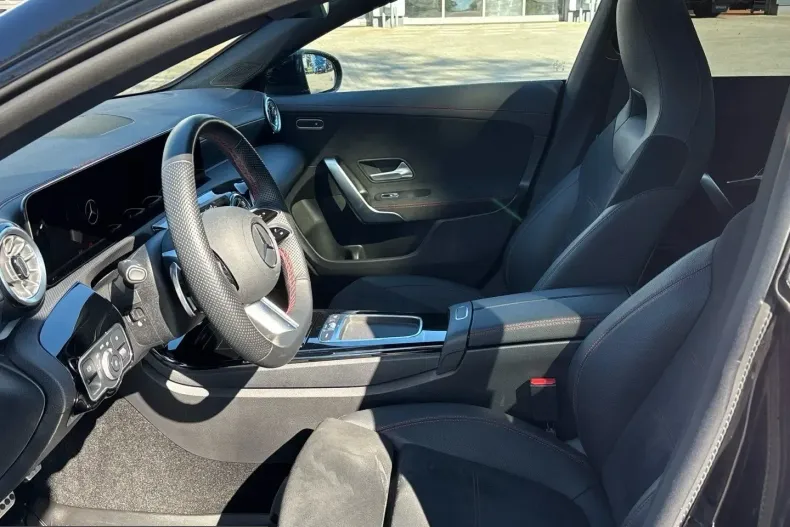 Mercedes-Benz CLA 200 (Clasa CLA) din 2025 cu 25.000 km - oferta MER226270 - foto 8