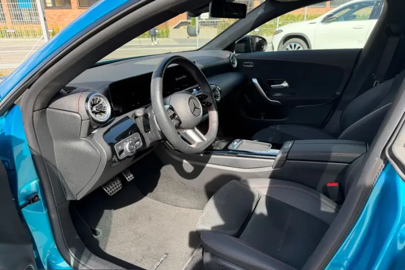 Mercedes-Benz CLA 200 (Clasa CLA) din 2024 cu 22.900 km - oferta MER226272 - foto 10