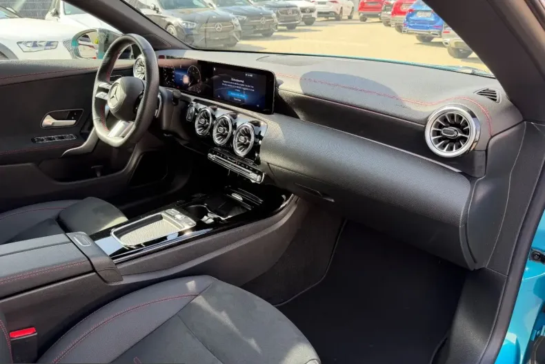 Mercedes-Benz CLA 200 (Clasa CLA) din 2024 cu 22.900 km - oferta MER226272 - foto 15