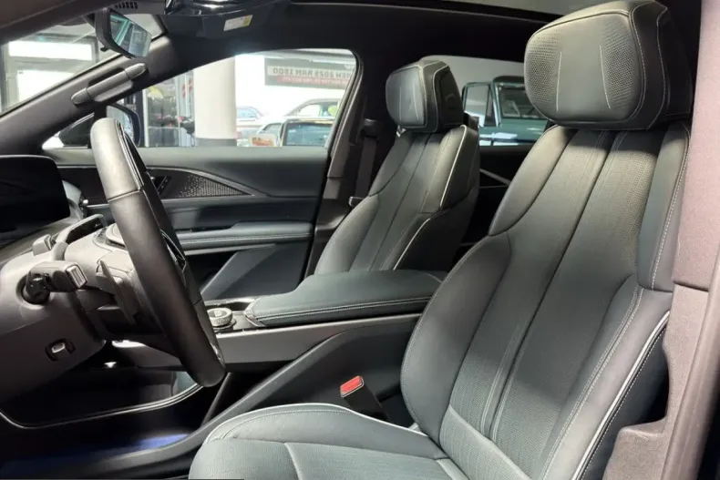 Cadillac Lyriq din 2025 cu 23.593 km - oferta CAD226279 - foto 12