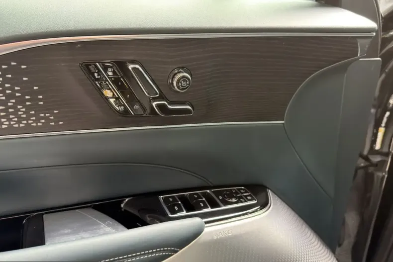 Cadillac Lyriq din 2025 cu 23.593 km - oferta CAD226279 - foto 13