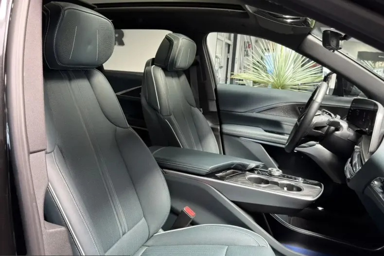 Cadillac Lyriq din 2025 cu 23.593 km - oferta CAD226279 - foto 28