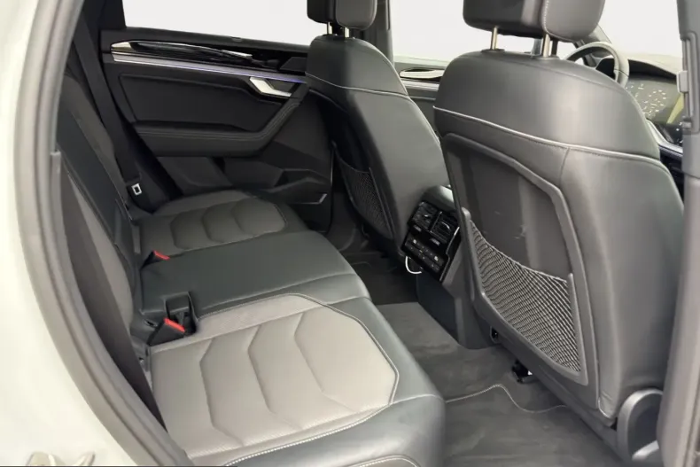Volkswagen Touareg din 2024 cu 58.000 km - oferta VOL226287 - foto 12