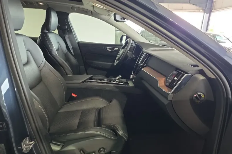 Volvo XC60 din 2023 cu 24.728 km - oferta VOL226292 - foto 11