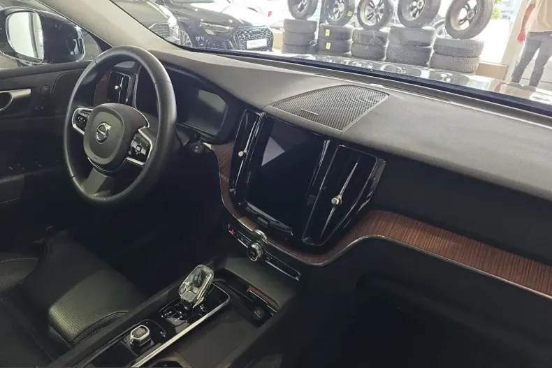 Volvo XC60 din 2023 cu 24.728 km - oferta VOL226292 - foto 12