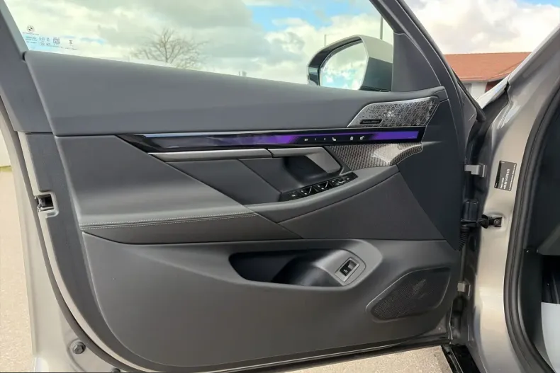 BMW 540 (Seria 5) din 2025 cu 17.244 km - oferta BMW226306 - foto 18