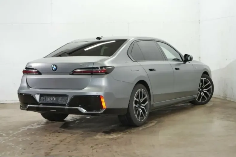 BMW 750 (Seria 7) din 2024 cu 92.800 km - oferta BMW226317 - foto 5