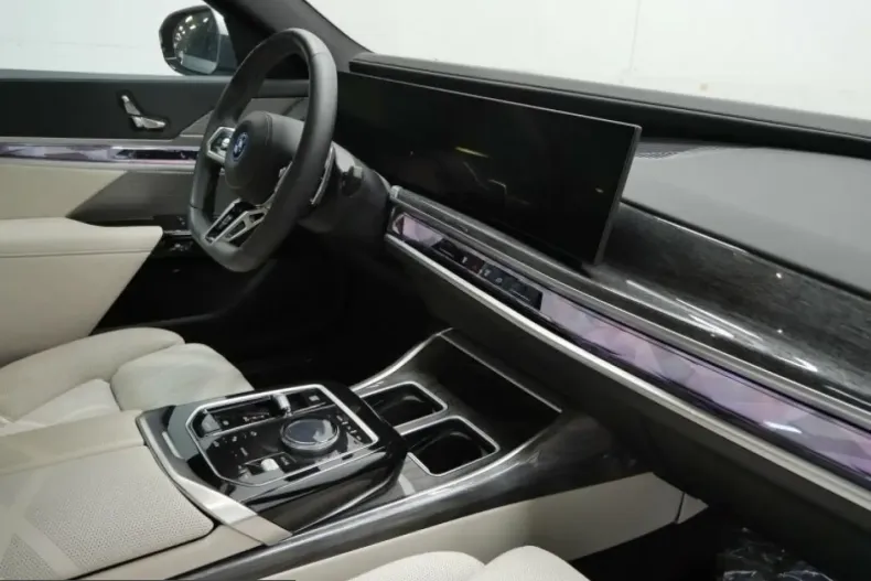 BMW 750 (Seria 7) din 2024 cu 92.800 km - oferta BMW226317 - foto 6
