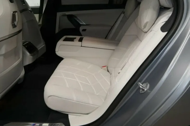 BMW 750 (Seria 7) din 2024 cu 92.800 km - oferta BMW226317 - foto 11