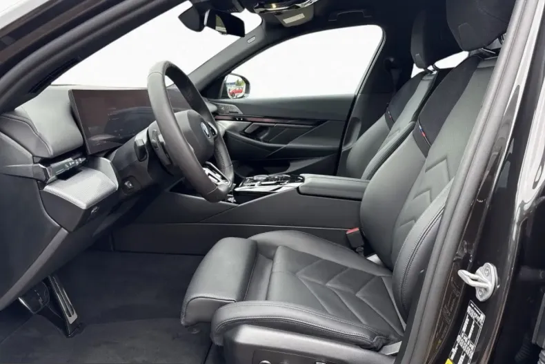 BMW 550 (Seria 5) din 2025 cu 14.042 km - oferta BMW226341 - foto 9