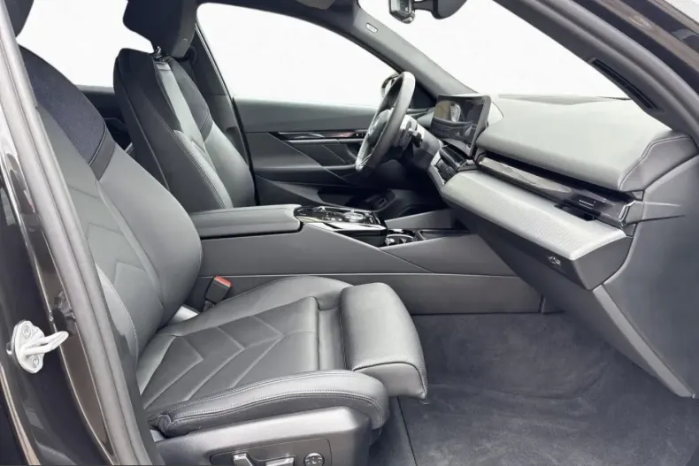 BMW 550 (Seria 5) din 2025 cu 14.042 km - oferta BMW226341 - foto 10