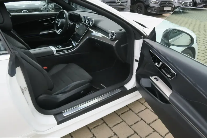 Mercedes-Benz CLE 200 (Clasa CLE) din 2025 cu 29.471 km - oferta MER226355 - foto 11