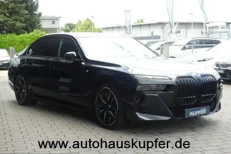 BMW i7 (Seria 7) din 2024 cu 15.450 km - oferta BMW226386 - foto 2