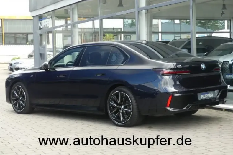 BMW i7 (Seria 7) din 2024 cu 15.450 km - oferta BMW226386 - foto 3