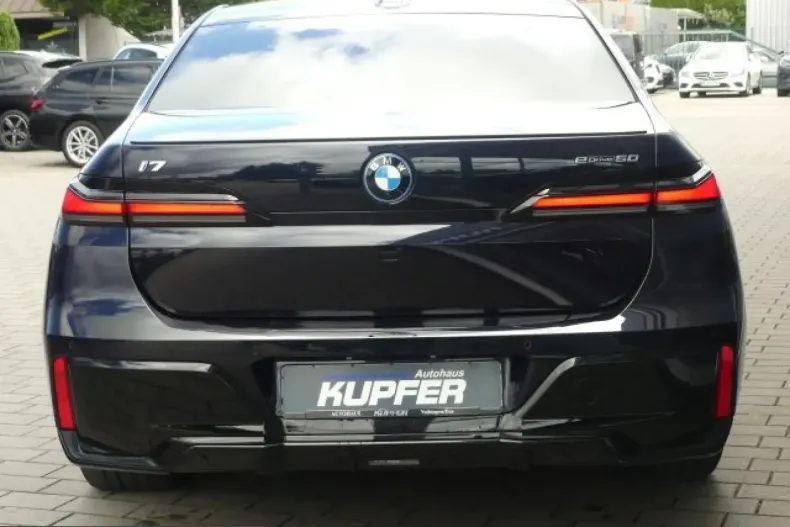 BMW i7 (Seria 7) din 2024 cu 15.450 km - oferta BMW226386 - foto 4