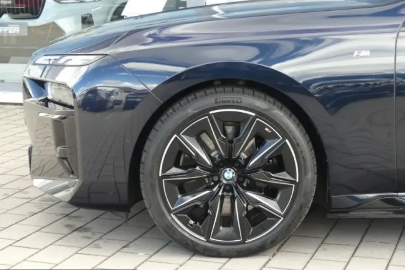BMW i7 (Seria 7) din 2024 cu 15.450 km - oferta BMW226386 - foto 6