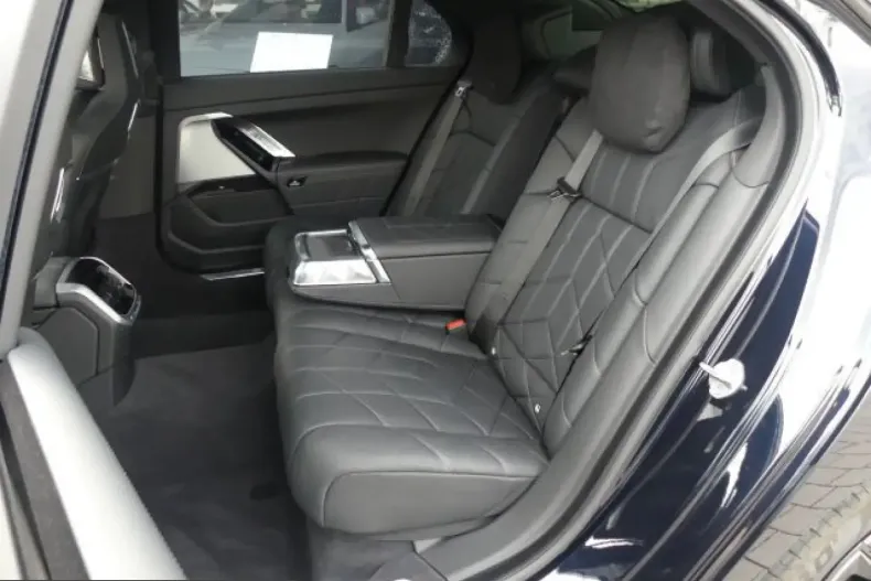 BMW i7 (Seria 7) din 2024 cu 15.450 km - oferta BMW226386 - foto 9