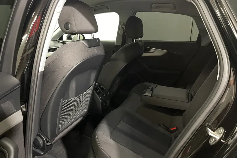 Audi A4 Limuzina din 2023 cu 76.130 km - oferta AUD226443 - foto 11