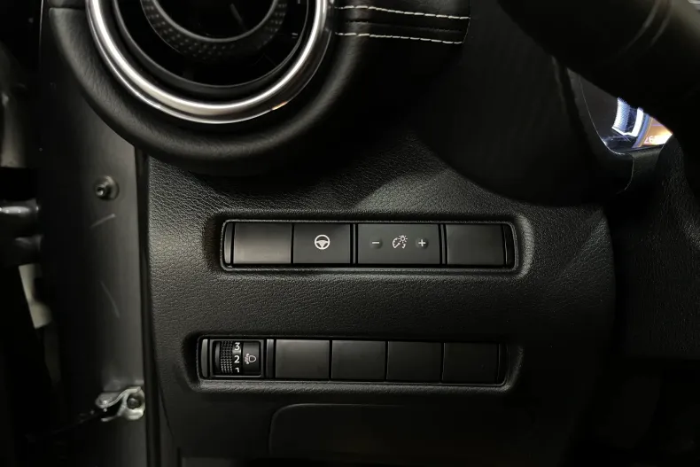 Nissan Juke din 2023 cu 26.568 km - oferta NIS226460 - foto 22
