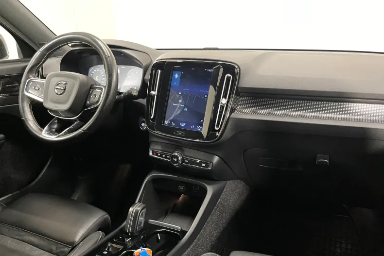 Volvo XC40 din 2020 cu 155.296 km - oferta VOL226463 - foto 8