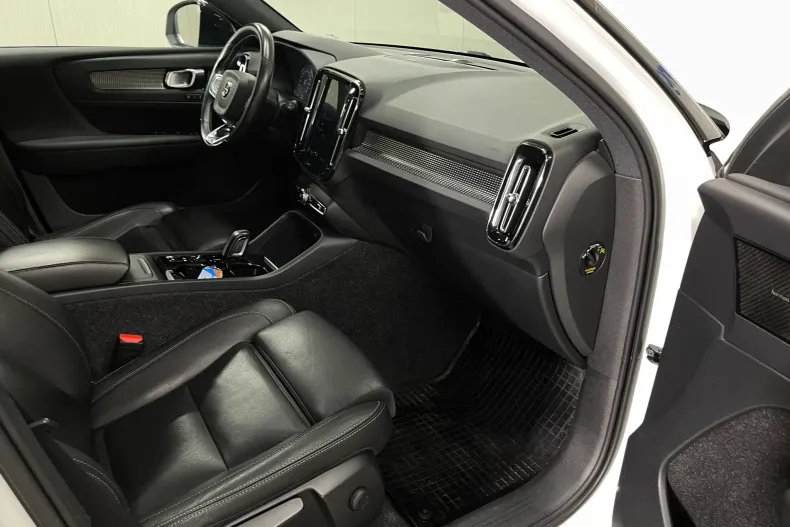 Volvo XC40 din 2020 cu 155.296 km - oferta VOL226463 - foto 9