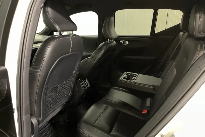 Volvo XC40 din 2020 cu 155.296 km - oferta VOL226463 - foto 11