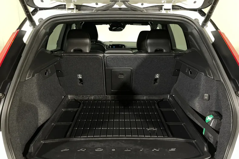 Volvo XC40 din 2020 cu 155.296 km - oferta VOL226463 - foto 12