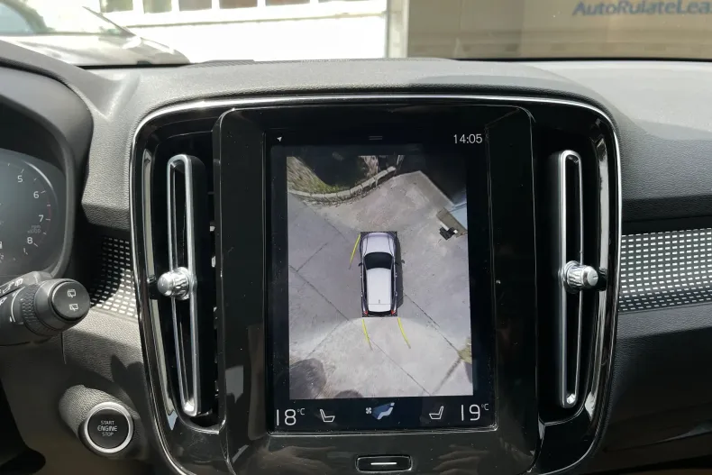 Volvo XC40 din 2020 cu 155.296 km - oferta VOL226463 - foto 13