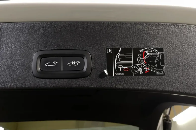Volvo XC40 din 2020 cu 155.296 km - oferta VOL226463 - foto 21