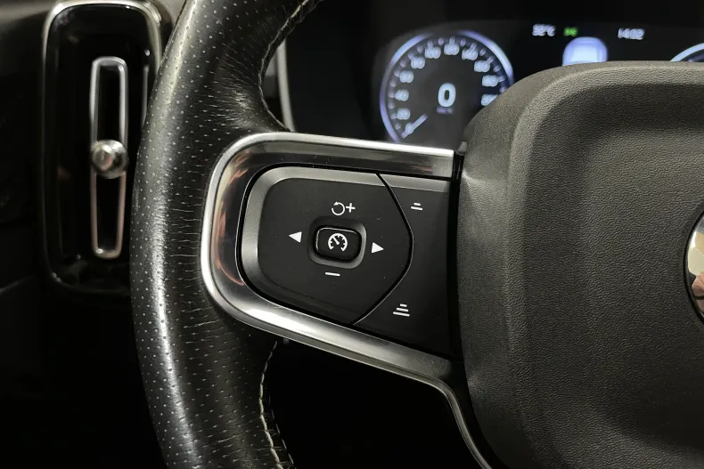 Volvo XC40 din 2020 cu 155.296 km - oferta VOL226463 - foto 24