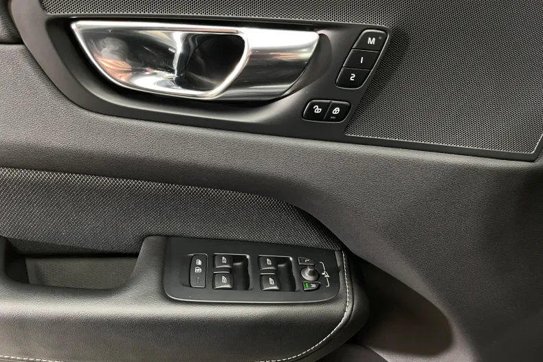 Volvo XC60 din 2022 cu 44.621 km - oferta VOL226475 - foto 24