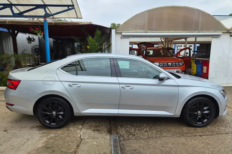 Skoda Superb din 2021 cu 89.400 km - oferta SKO226560 - foto 9