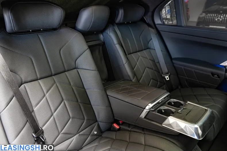 BMW 740d (Seria 7) din 2026 cu 24 km - oferta BMW226632 - foto 8