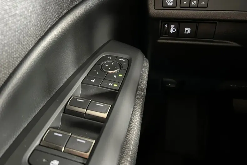 Lexus LBX din 2025 cu 10.900 km - oferta LEX226651 - foto 21